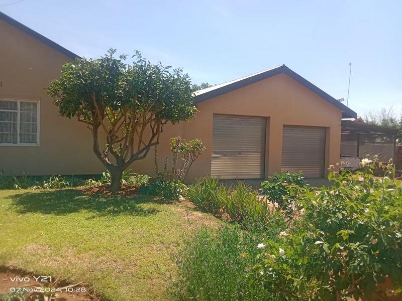 4 Bedroom Property for Sale in Kuruman Northern Cape